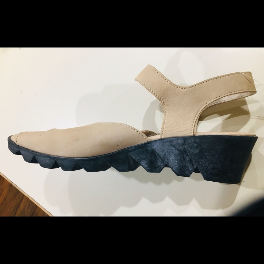 Arche France 41 new 11 peep toe ankle strap classic RARE